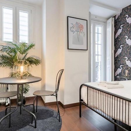 2 Bedrooms 2 Bathrooms Furnished - Malasana - Bright Stylish - Mintystay マドリード エクステリア 写真