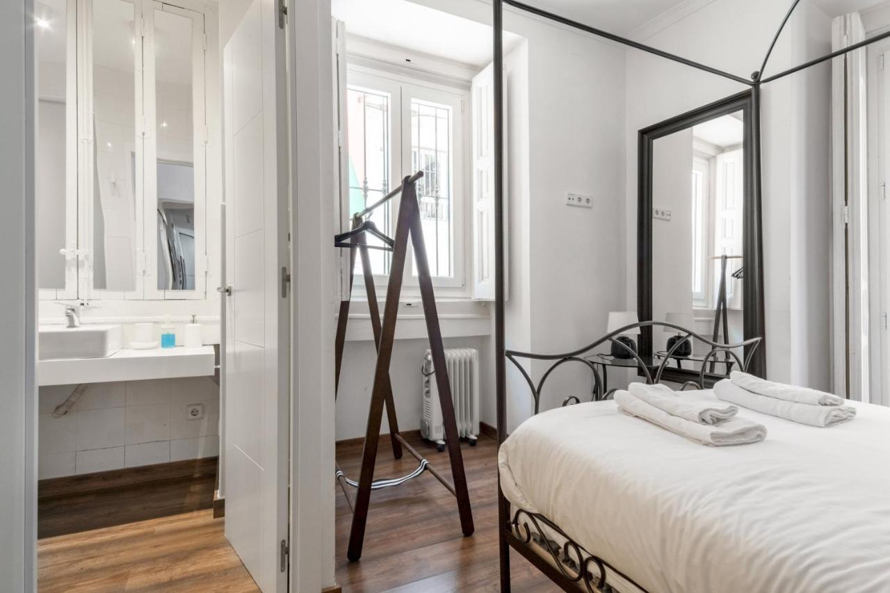 2 Bedrooms 2 Bathrooms Furnished - Malasana - Bright Stylish - Mintystay マドリード エクステリア 写真