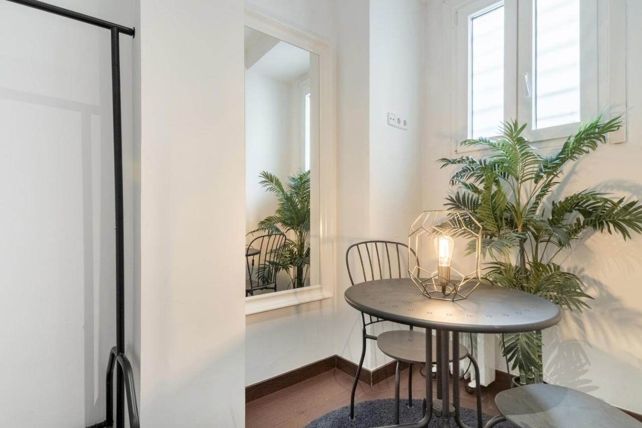 2 Bedrooms 2 Bathrooms Furnished - Malasana - Bright Stylish - Mintystay マドリード エクステリア 写真