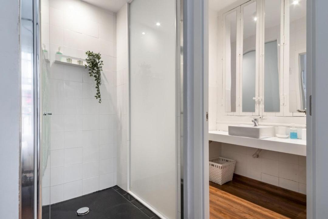 2 Bedrooms 2 Bathrooms Furnished - Malasana - Bright Stylish - Mintystay マドリード エクステリア 写真