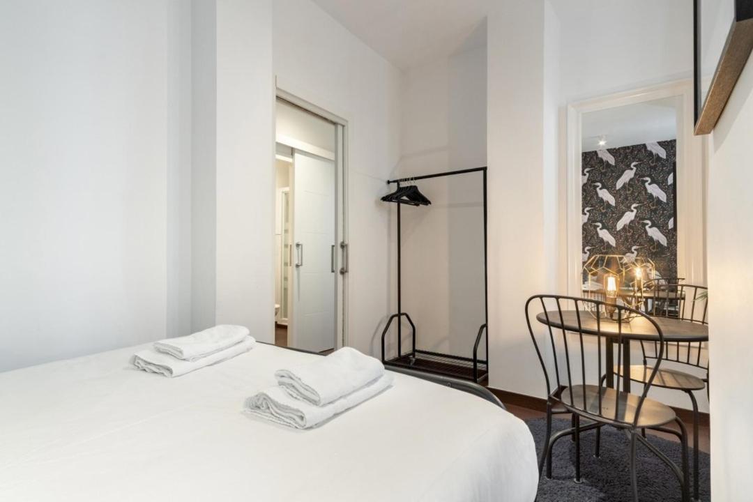 2 Bedrooms 2 Bathrooms Furnished - Malasana - Bright Stylish - Mintystay マドリード エクステリア 写真