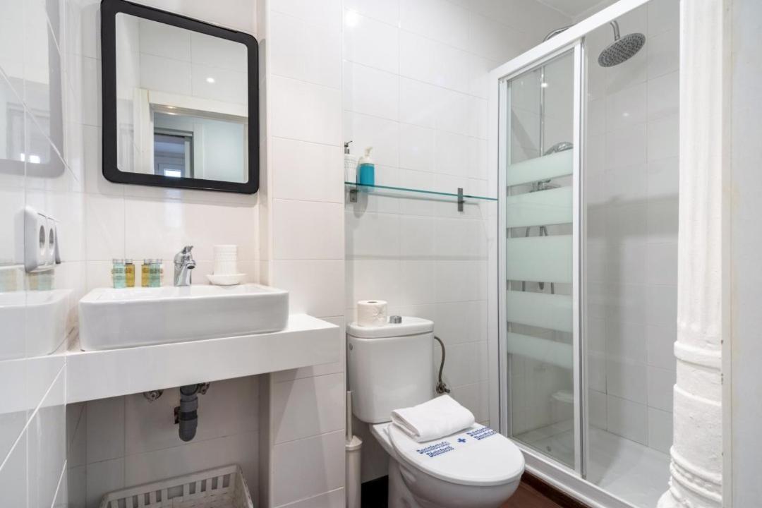 2 Bedrooms 2 Bathrooms Furnished - Malasana - Bright Stylish - Mintystay マドリード エクステリア 写真