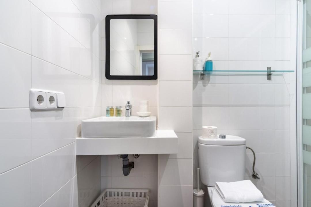2 Bedrooms 2 Bathrooms Furnished - Malasana - Bright Stylish - Mintystay マドリード エクステリア 写真